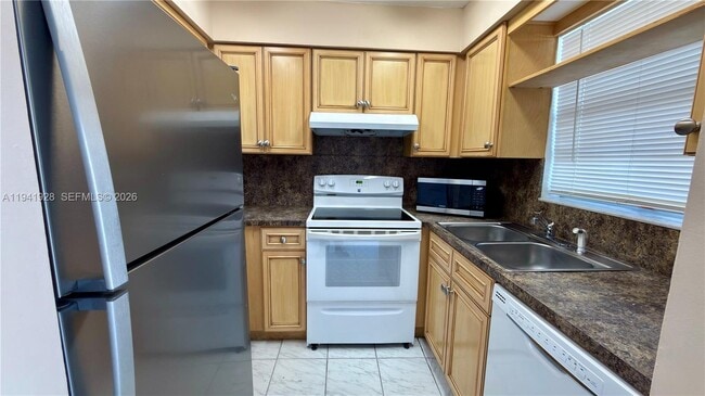 Building Photo - 6607 Winfield Blvd