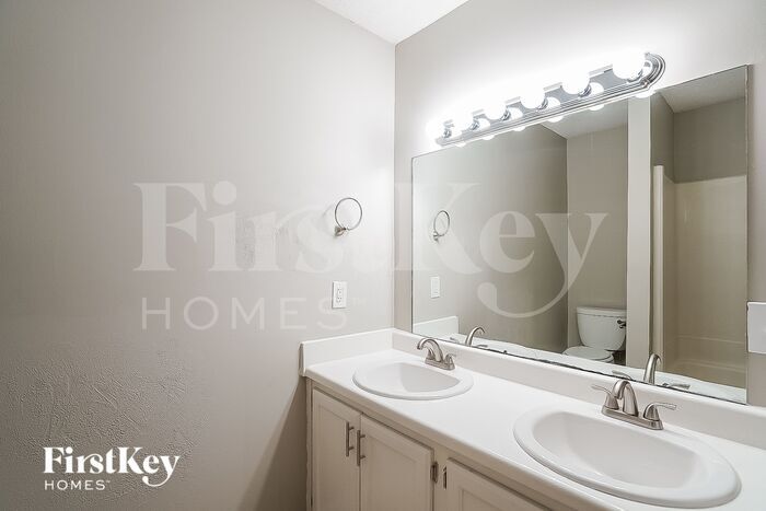 Building Photo - 618 Rocky Ridge Cir