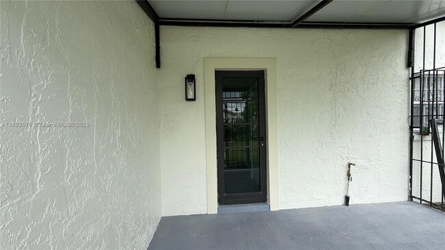 Building Photo - 17310 SW 109th Ave
