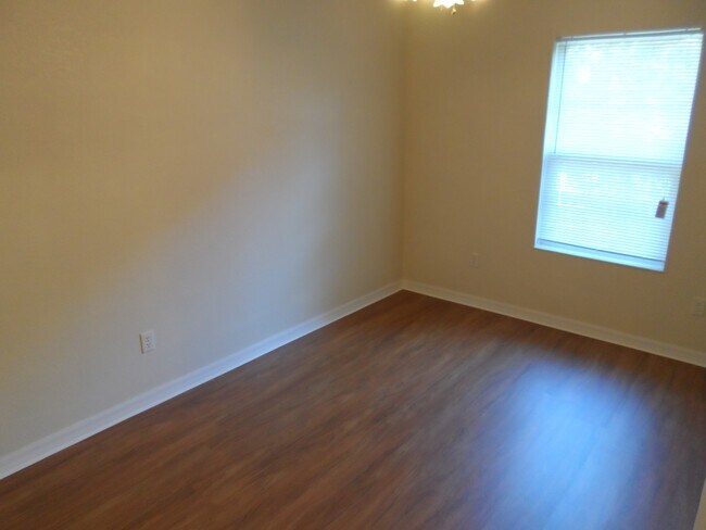 Building Photo - 1221 NW 35th Ave