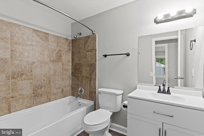 Building Photo - 1718 Brightwell Ct