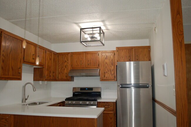 Building Photo - 5S070 Pebblewood Ln