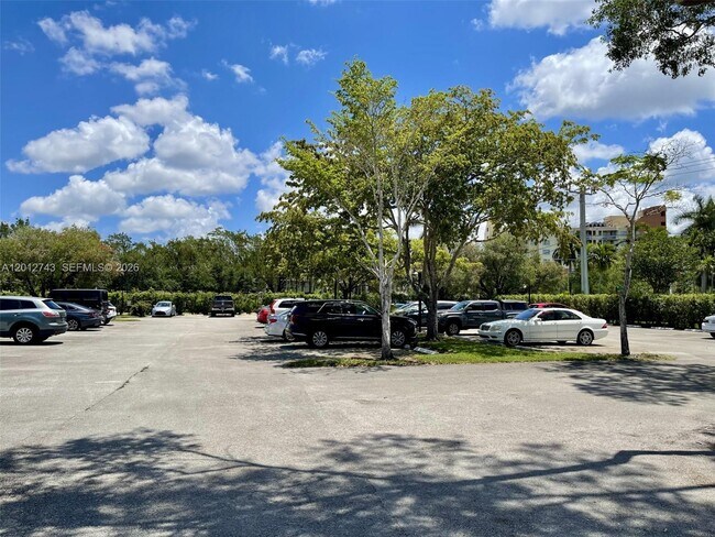Building Photo - 491 Racquet Club Rd