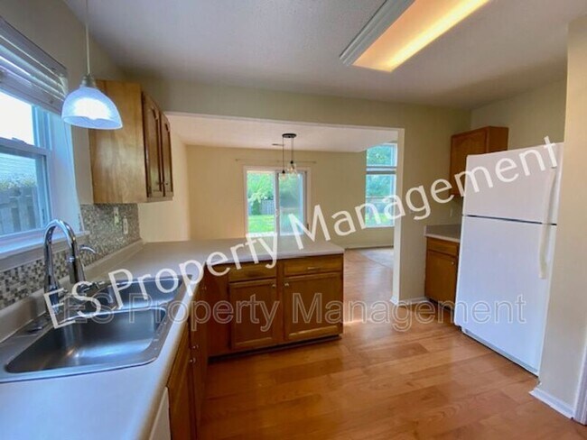 Building Photo - 7310 Parklake Pl
