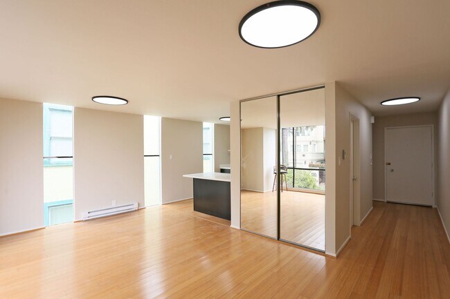 Building Photo - 439 Greenwich St