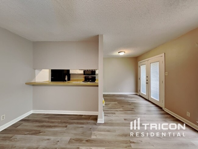 Building Photo - 5350 Binz Engleman Road San Antonio TX