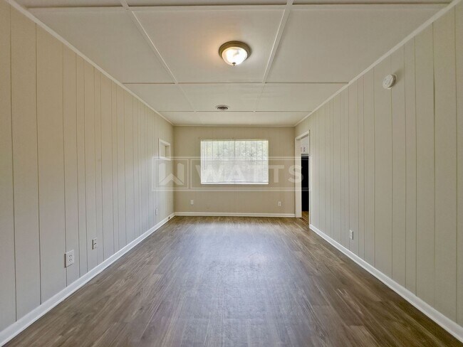 Building Photo - 3-Bedroom Home in Midfield