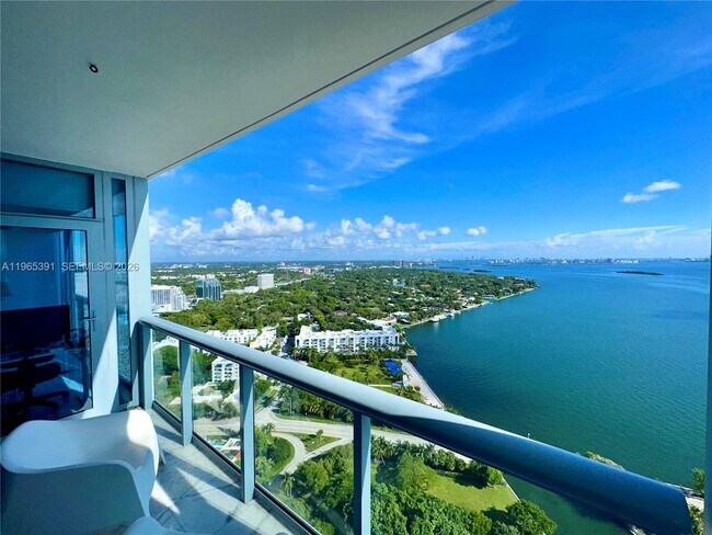 Building Photo - 601 NE 36th St