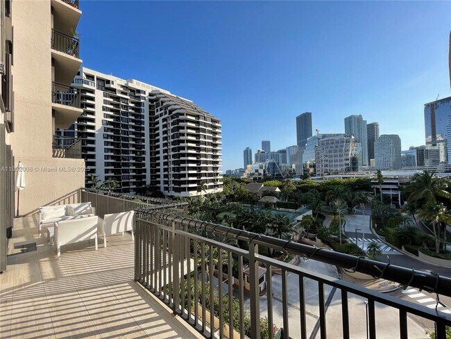 Building Photo - 540 Brickell Key Dr