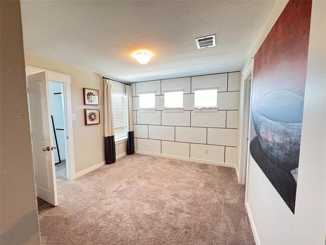Building Photo - 2328 Calvert Dr