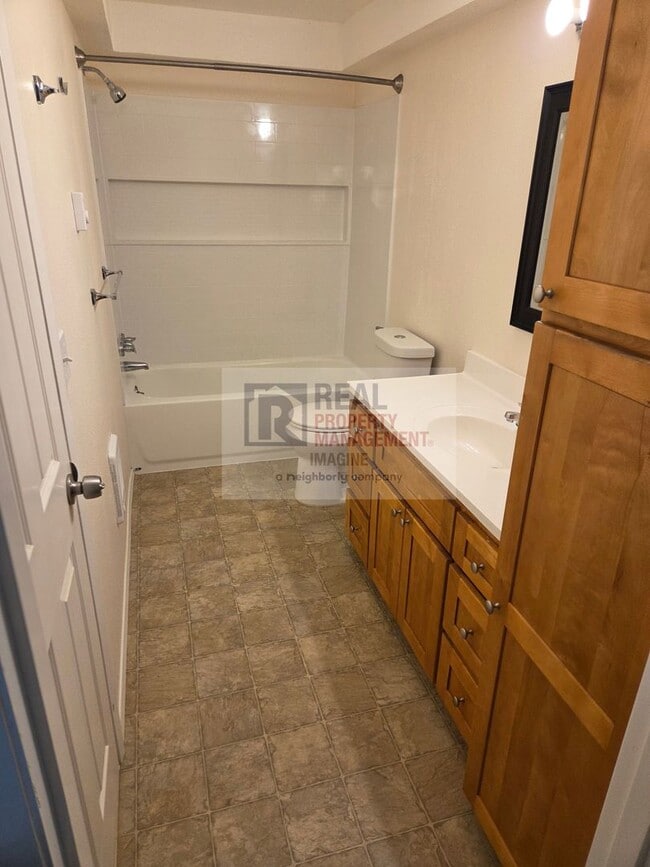 Building Photo - Check out this wonderful 2.0 bedroom, 2.0 ...