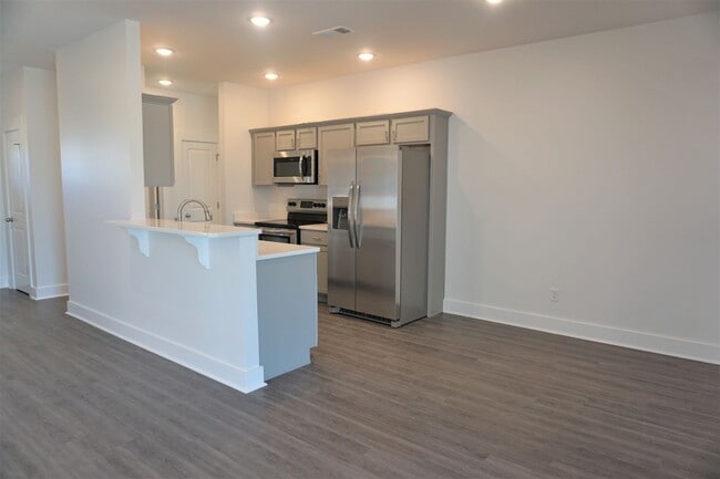 Building Photo - 4 Bedroom, 2 Bath Home in Valley View