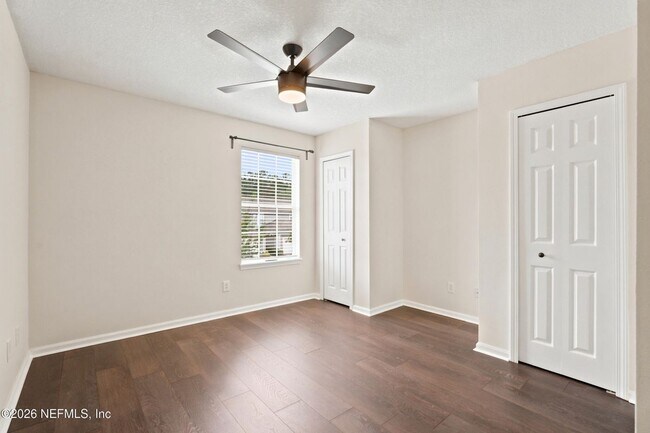 Building Photo - 577 Scrub Jay Dr