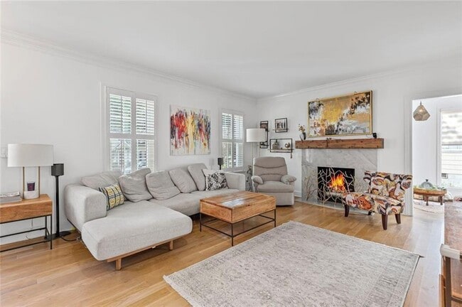 Building Photo - 346 Redland Rd NW