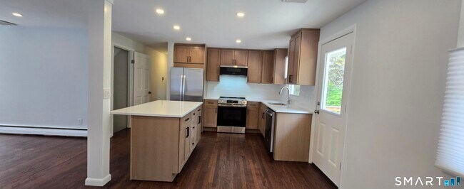 Building Photo - 63 Plumtree Ln