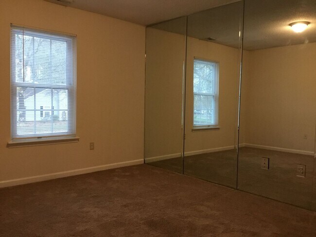 Building Photo - Located in Hunters Chase - 2 BR/2 BA w/ Fi...
