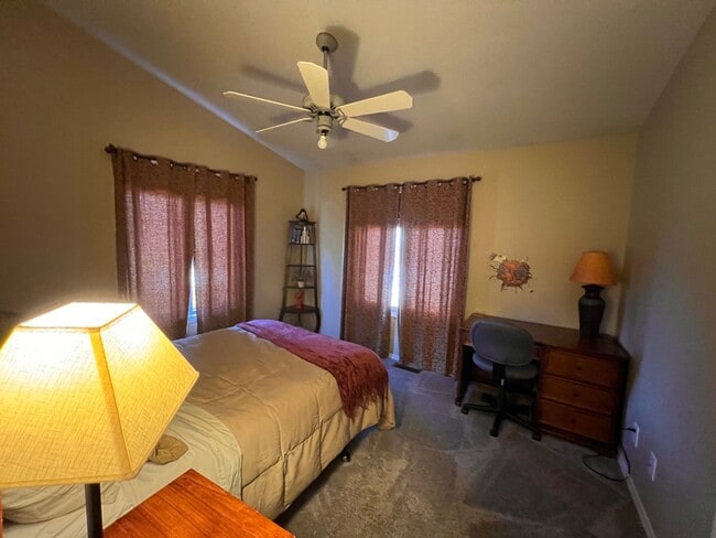 Building Photo - Partially Furnished Move In Ready Gorgeous Home In The Country Club