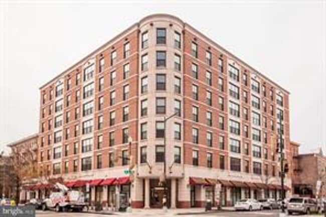 Primary Photo - Modern 3 Bed 2 bath condo WITH 2 PARKING S...