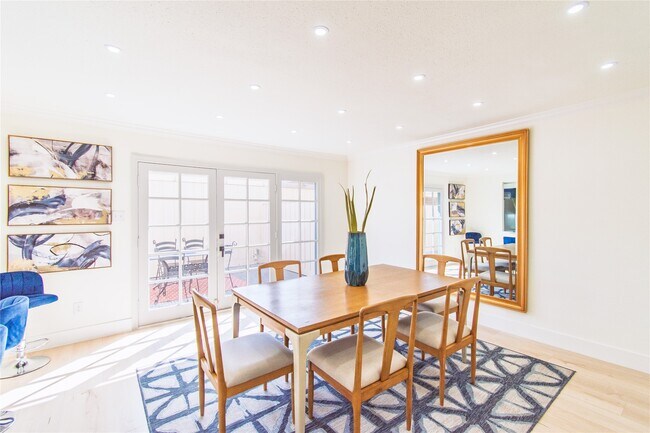 Building Photo - 5805 Valley Forge Dr