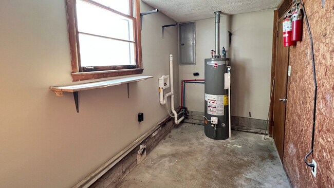 Building Photo - Coming Soon : 3BR+, 1 1/2BA house in Greenbrier