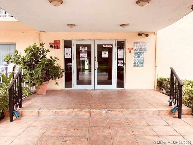 Building Photo - 16465 NE 22nd Ave