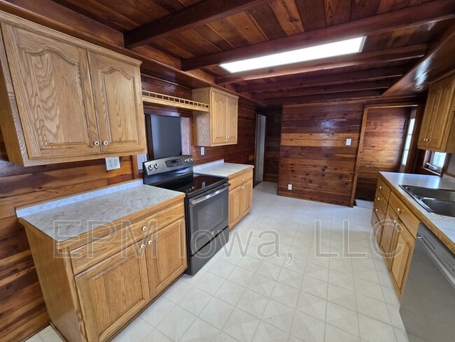 Building Photo - 304 N Nesbit Rd