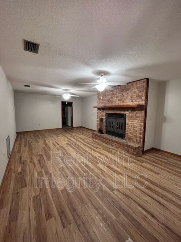 Building Photo - 8787 Louvinia Way