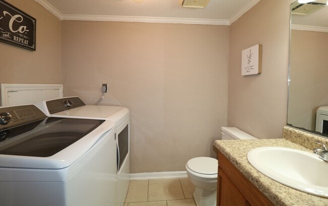Building Photo - 171 Forest View Dr