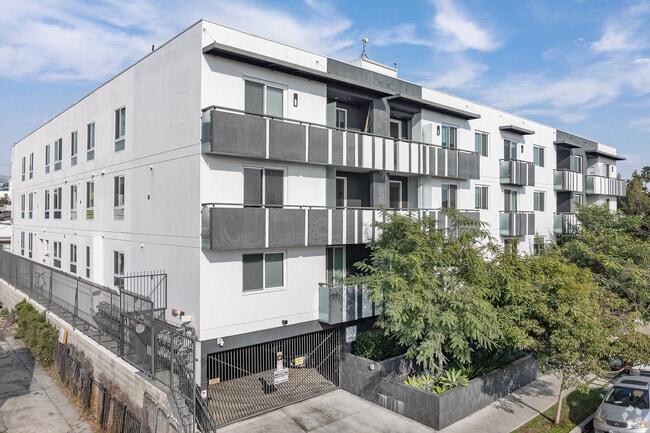 Building Photo - Ecco Lexington – Coliving + Traditional Units