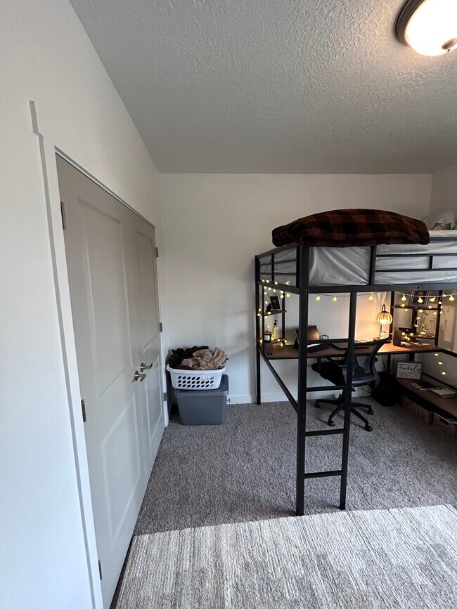 Building Photo - 891 S 2300 E