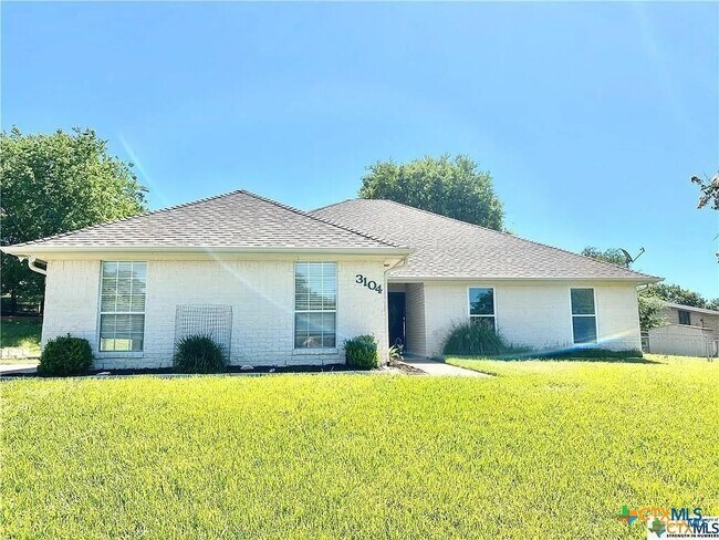 Primary Photo - 3104 Valley Oaks Cir