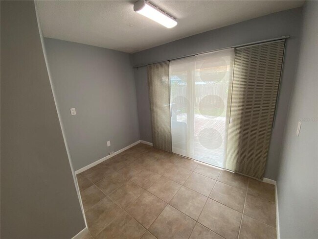 Building Photo - 701 Bluff View Dr