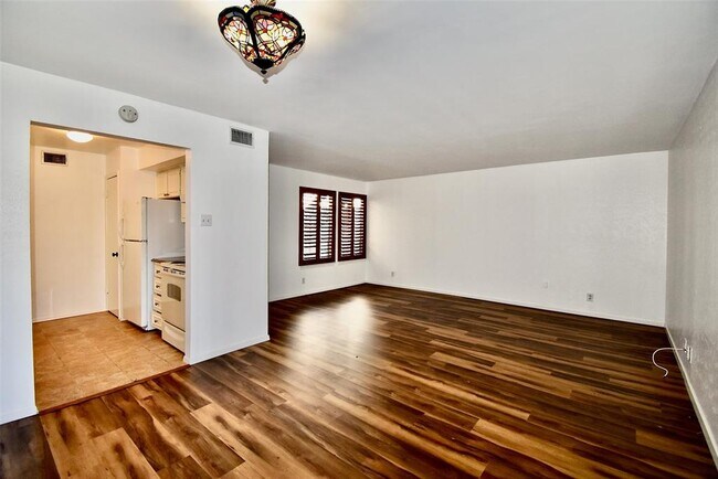 Building Photo - 4810 McKinney Ave