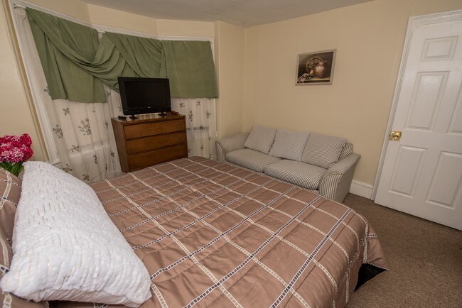 Building Photo - 2 bedroom apartment!