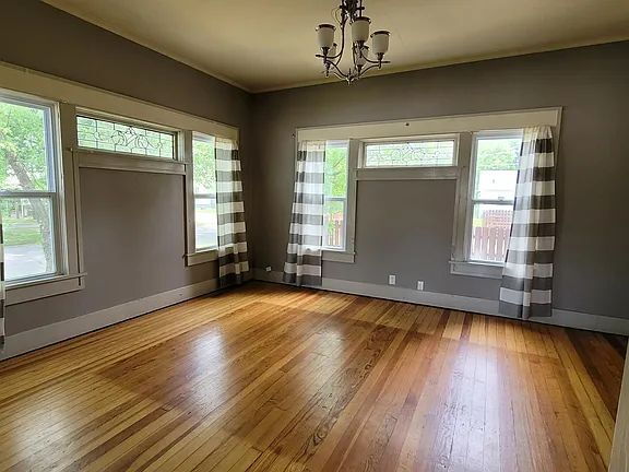 Building Photo - "Spacious 5-Bedroom Retreat with Fireplace Charm on S Broadway!"