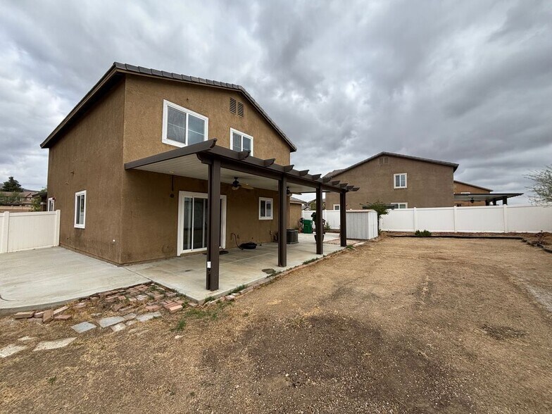 Building Photo - 12828 Shawnee