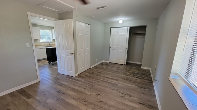 Building Photo - Nice 2bed/ 1 bath in Sarasota ~ Tallevast ...