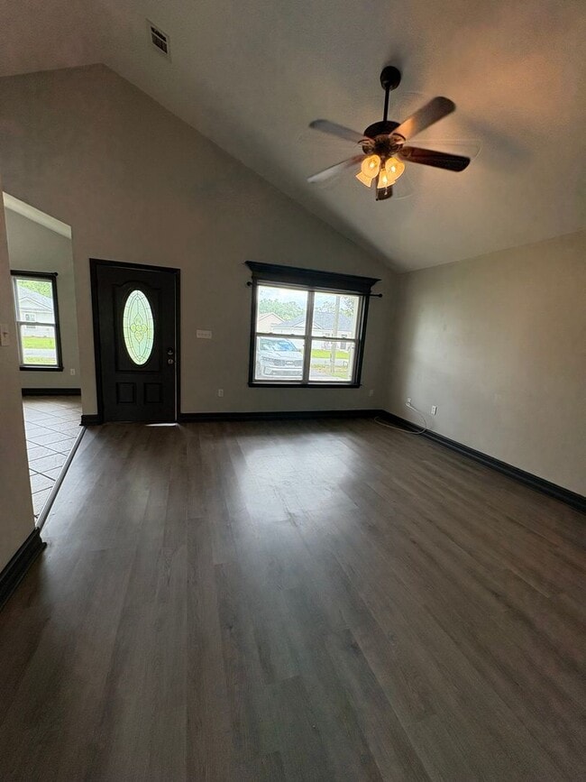 Building Photo - 3-Bedroom Available Now!