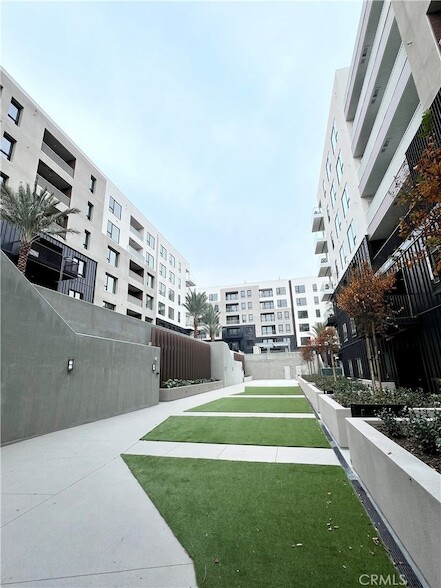 Building Photo - 2512 Rivington