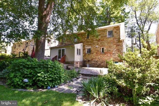 Building Photo - 6127 Brook Dr