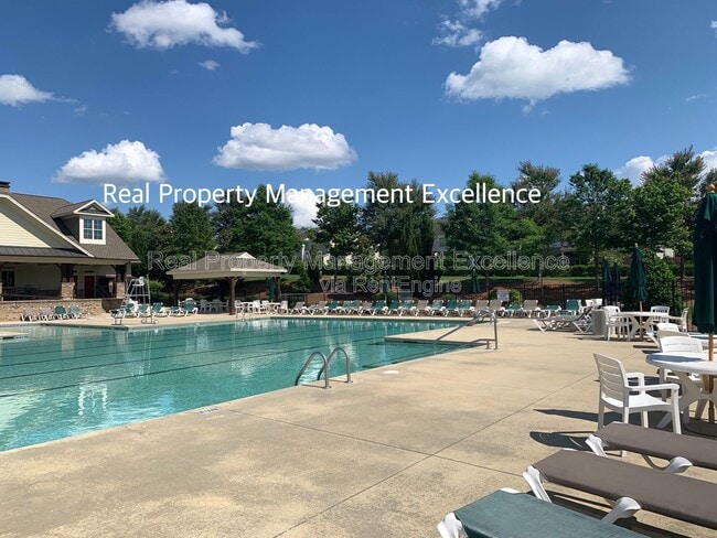 Building Photo - 468 Panorama View Loop