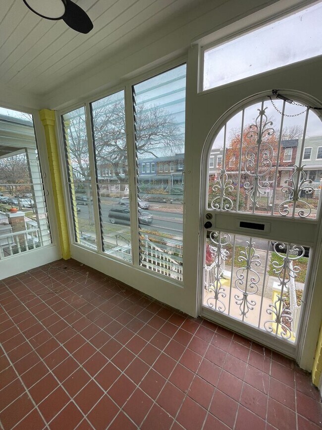 Building Photo - Charming 1928 Row Home for Rent with Modern Amenities — 3 Bedroom 2 Full Bath w/ 2 Half Baths, 2 ...