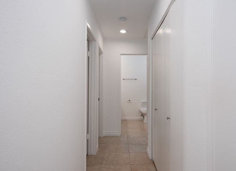 Building Photo - 74755 San Cristoval Cir
