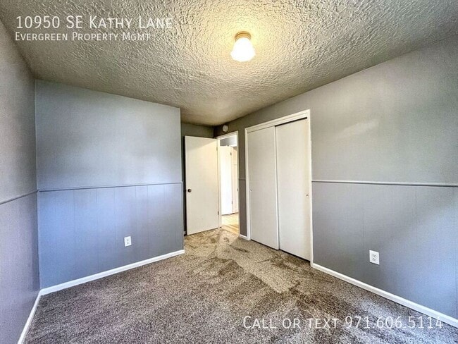 Building Photo - 10950 SE Kathy Ln