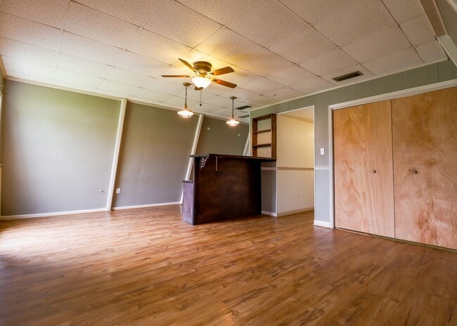 Building Photo - 2 Bed/1 Bath House