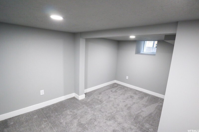Building Photo - 948 E Atkin Ave