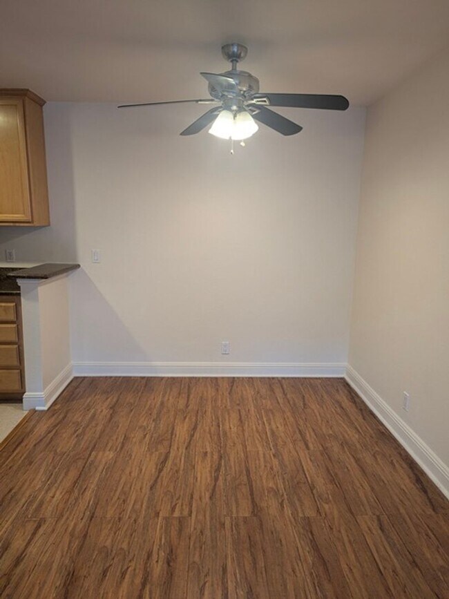 Building Photo - 2 Bedroom-1 Bathroom Single Story Condo; 2nd floor unit in Lakeside