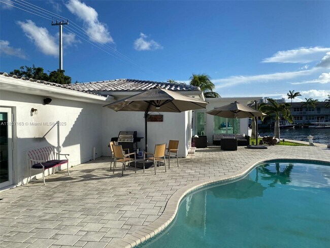 Building Photo - 12388 N Bayshore Dr