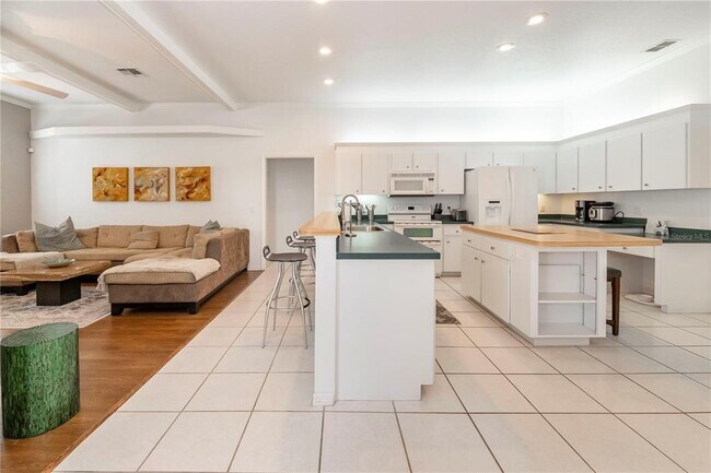 Building Photo - 5845 Danterbury Ct
