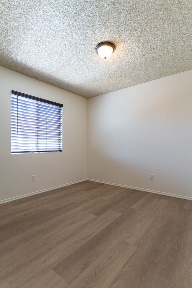 Building Photo - 450 N Coronado St